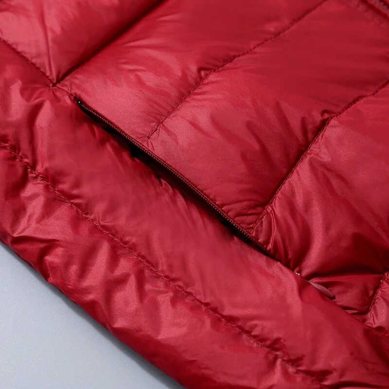 "Lichte donsjas dames met warme 80% eendendons vulling en capuchon, perfect voor herfst en winter, stijlvol ontworpen."