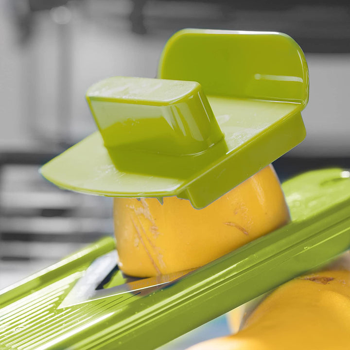 Bestseller groentesnijder met diverse opzetstukken voor efficiënt en veilig snijden, ideaal voor salades.