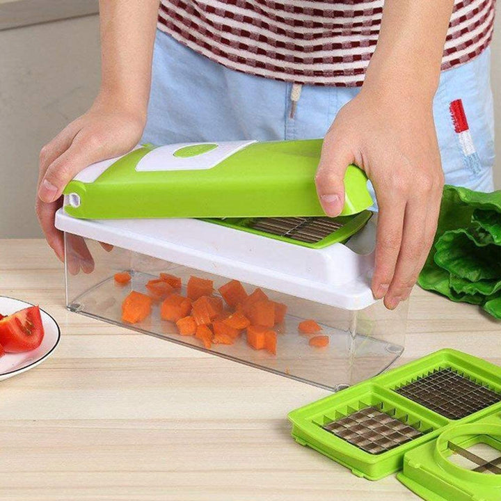 Tijdbesparende multifunctionele keukensnijder; 12-in-1 hulpmiddel voor het snel bereiden van groenten en fruit.