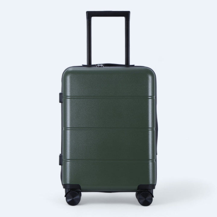 Complete hardcase set met wielen en cijferslot, ideaal voor vakantie.