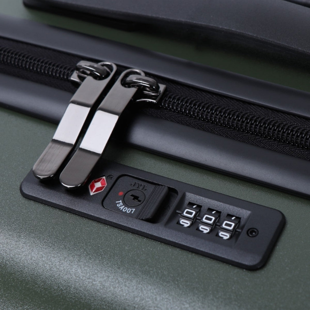 Robuuste 3-delige trolley set, hardcase en geschikt voor lange reizen.