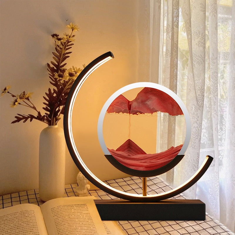 "3D zandschelp tafellamp met rustgevende zandpatronen, dynamische vormen en zachte LED-verlichting in modern acryl design."