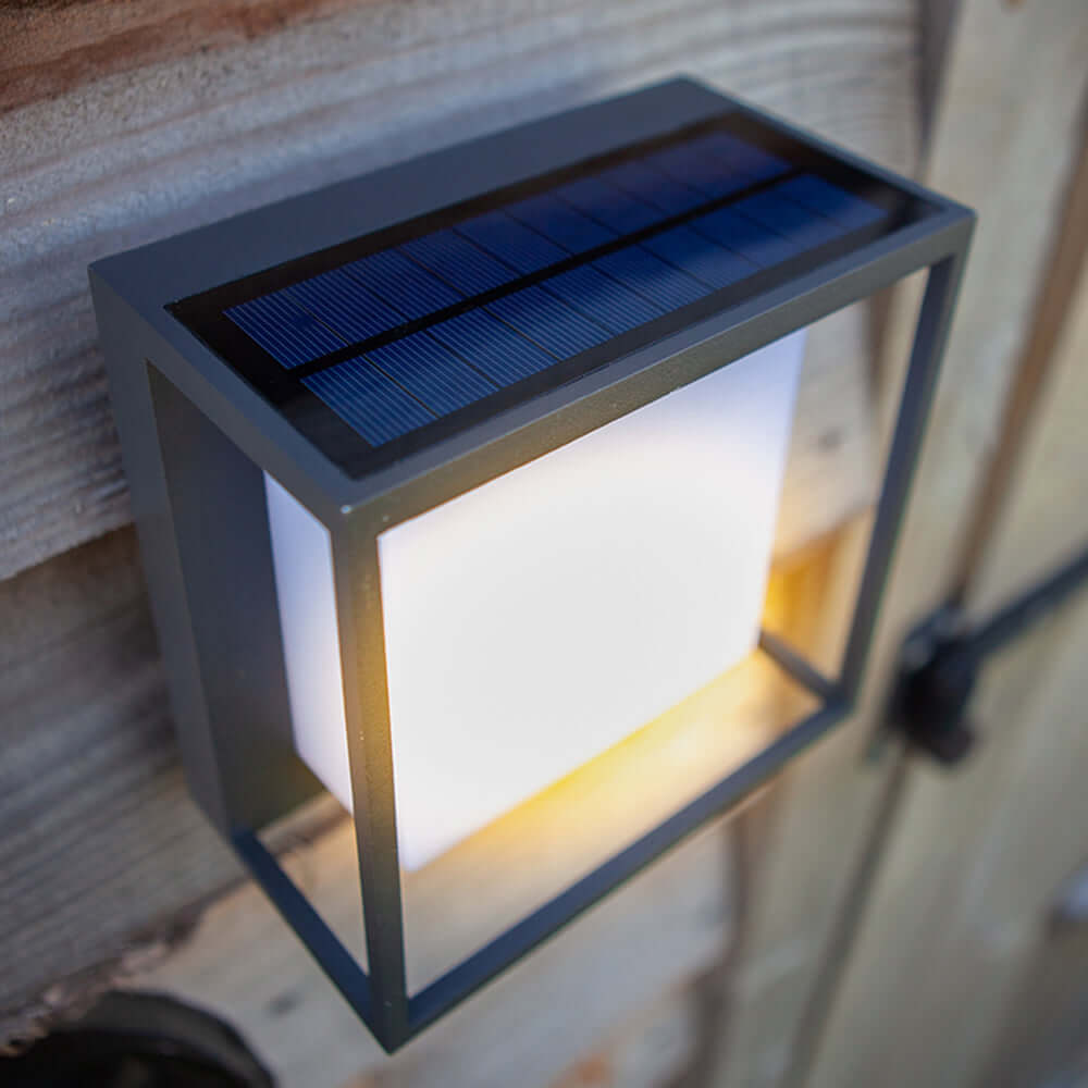 Moderne Buitenwandlamp met Zonne-energie & Sensor