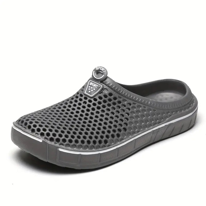 "Ademende herenclogs in sportieve stijl, lichtgewicht en flexibel, ideaal voor actieve dagen en vrije tijd."