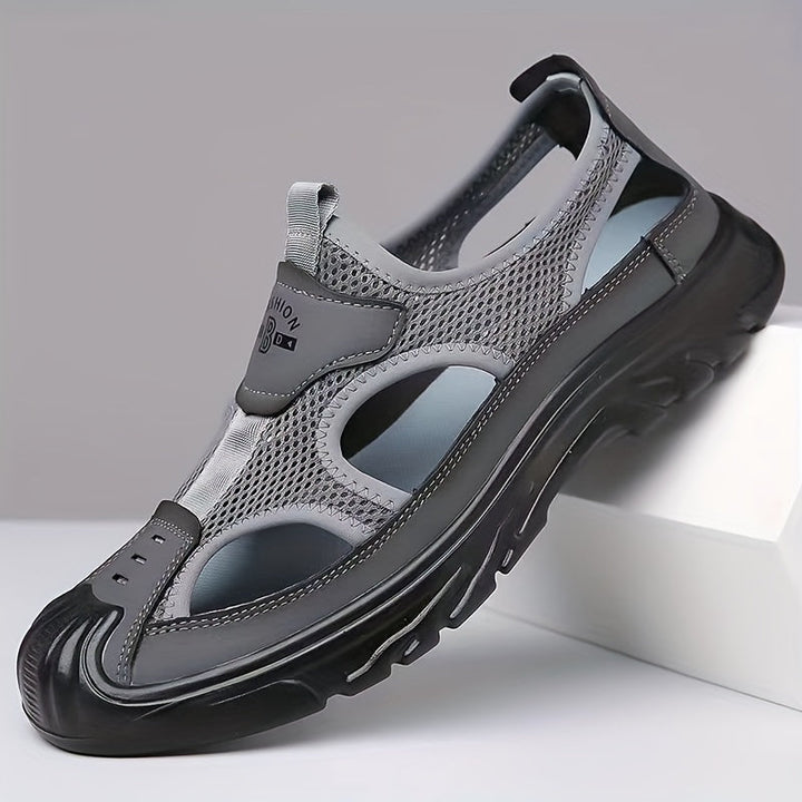 "Ademende lichte heren sandalen met PU zool en sportief ontwerp, zijaanzicht. Perfect voor zomeractiviteiten."