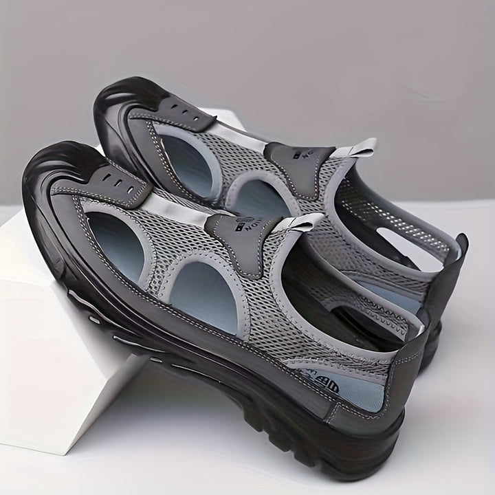 "Ademende lichte heren sandalen met PU zool en sportief ontwerp, zijaanzicht. Perfect voor zomeractiviteiten."
