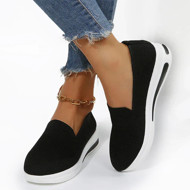 "Ademende orthopedische damessneakers, stijlvol ontwerp, brede neus, duurzame stof, perfect voor dagelijks comfort."