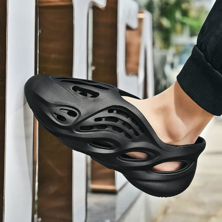 "Ademende zomerschoenen voor heren met lichtgewicht zool, ideaal voor comfort en stijl tijdens warme dagen, beige kleur."