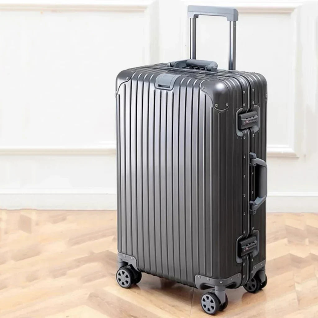 Stijlvolle aluminium handbagage koffer, lichtgewicht en krasbestendig voor korte trips.