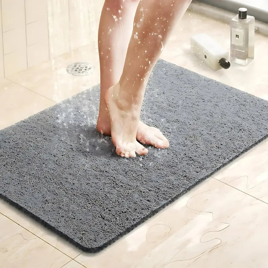 "Antislip douchemat in beige, bruin of grijs. PVC materiaal, 40x60 of 50x80 cm, veilig en comfortabel douchen."
