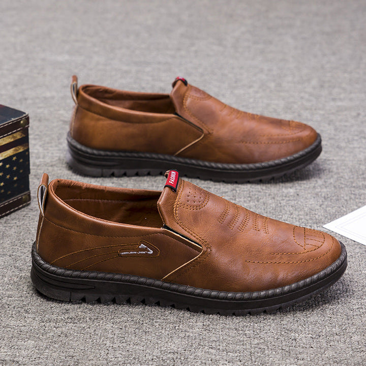 "Antislip leren reisschoenen voor mannen, zwart en bruin, veelzijdig en stijlvol met comfortabele pasvorm en veilige zool."