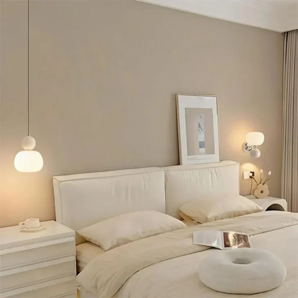 "Art Deco hanglamp CrèmeLuma, crèmekleurig ontwerp met elegante vormen, perfect voor stijlvol interieur, plafondlamp."