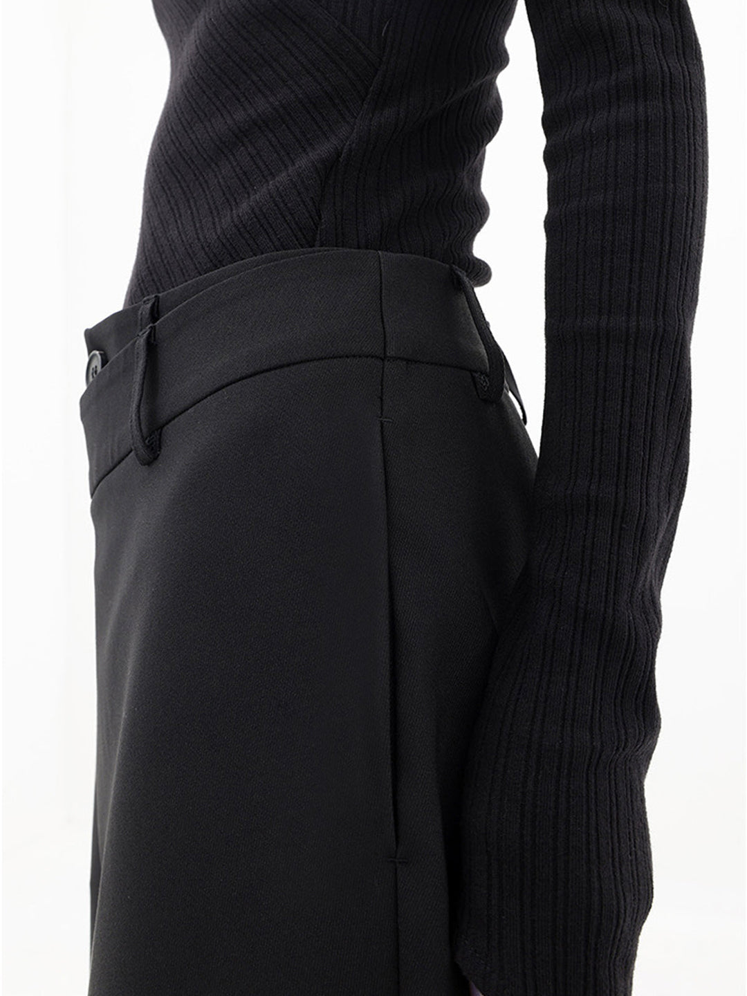 Perfecte casual chique wijde damesbroek met unieke asymmetrische dubbele knoop.