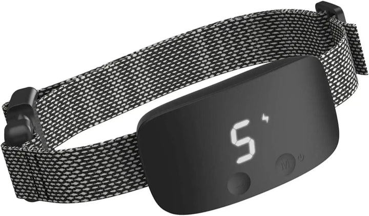 "Automatische anti-blaffende hondenhalsband, verstelbaar, waterdicht IP67, oplaadbaar, zwart-witte nylon band."