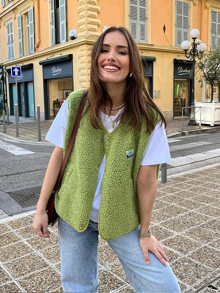Aylin fleece bodywarmer, sherpa-materiaal, oversized pasvorm, modieus en comfortabel, mouwloos met open voorkant.