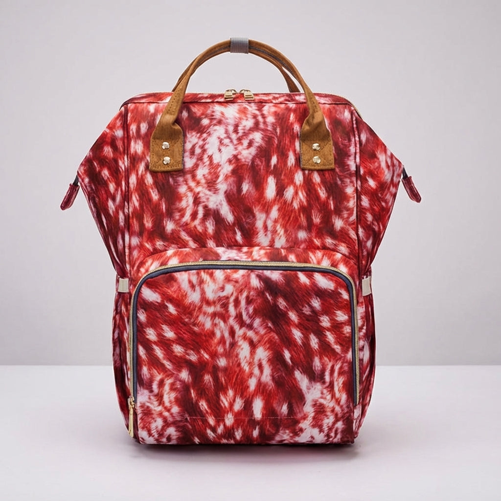 Draagbare Babyluxe luiertas in het park. De perfecte reistas en organizer voor ouders met babybenodigdheden onderweg.