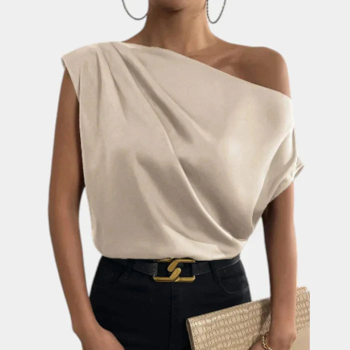 Modieuze dames off-shoulder top met lange vleermuismouwen in beige, perfect voor een casual-chique uitstraling.