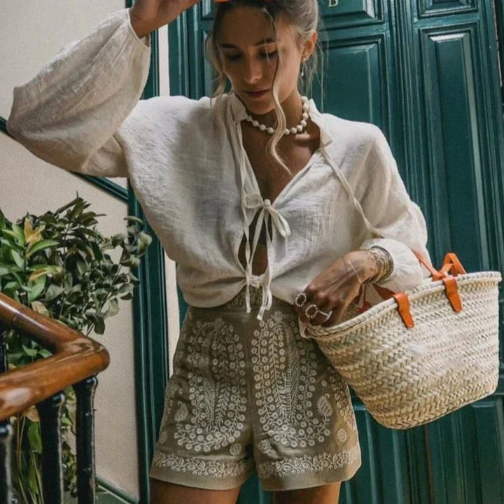 Comfortabele beige dames shorts met bloemenborduursel, hoge taille en trendy design voor de zomer.
