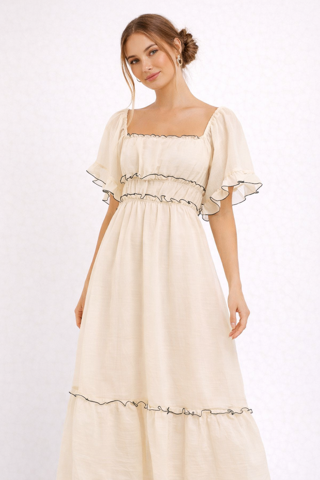 Beige elegante midi-jurk voor dames met romantische ruches, losvallend en perfect als zomerjurk.