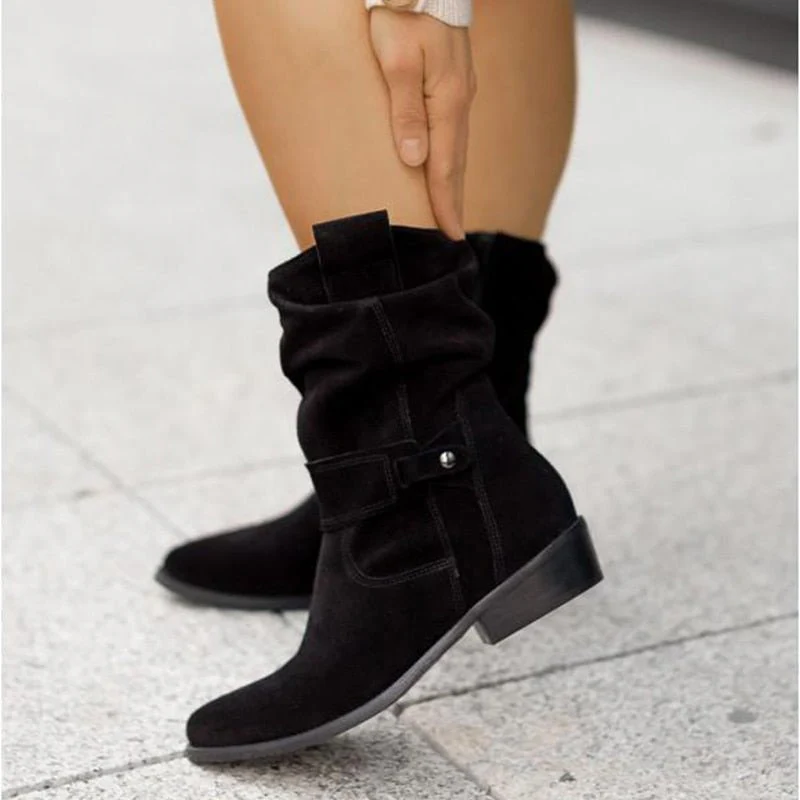 Platte, comfortabele dames enkellaarsjes met trendy losse schacht. Ideaal voor een casual chic look.