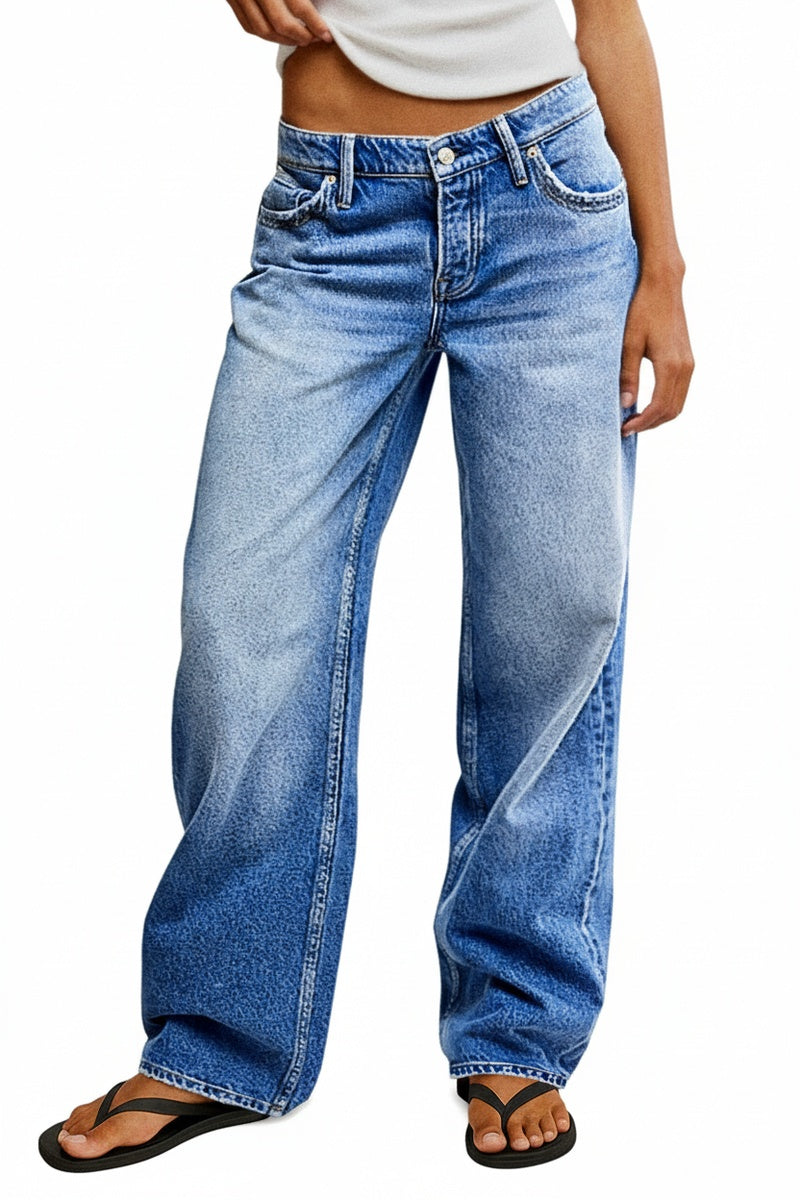 Blauwe dames jeans met lage taille en wijde pijp, comfortabel en stijlvol.