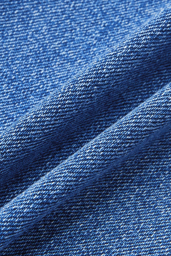 Trendy donkerblauwe dames jeans met wijde pijp en lage taille, voor een stijlvolle look.