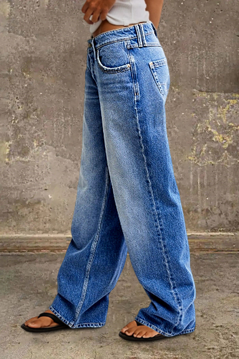 Stijlvolle dames jeans met wijde pijp en lage taille. Comfortabele blauwe spijkerbroek.