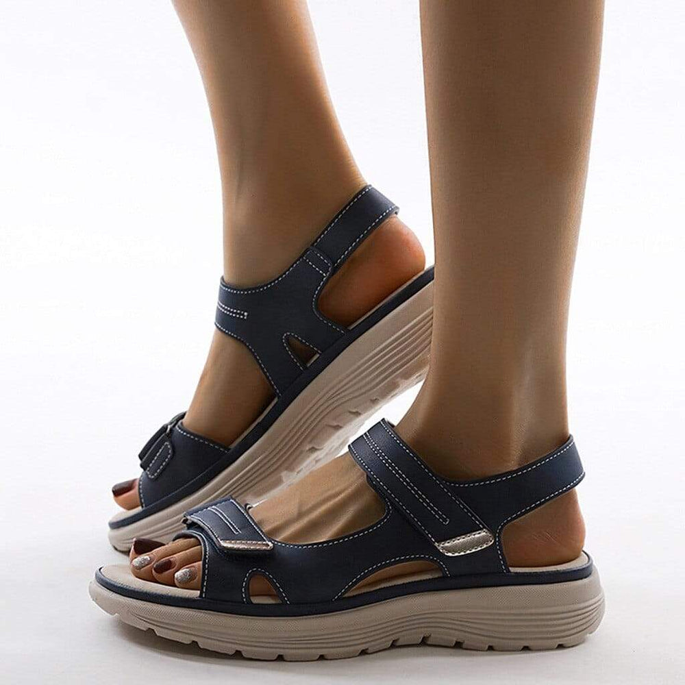 Stijlvolle nude dames sandalen Nally, perfect voor de zomer met verstelbare klittenband.