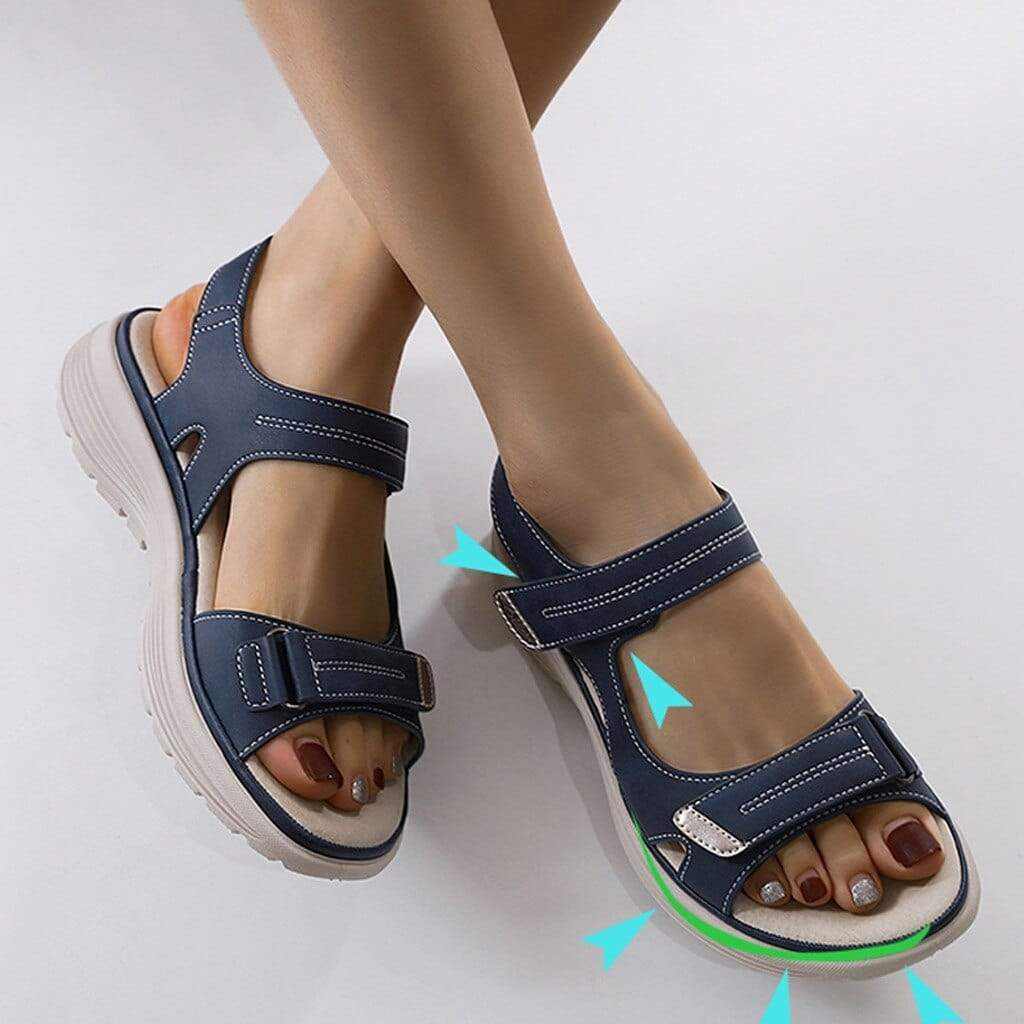 Casual dames sandalen Nally in nude, makkelijk aan te trekken dankzij klittenband.