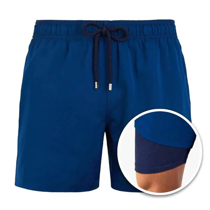 "Blauwe herenzwembroek, sneldrogend en stijlvol voor comfort op het strand of zwembad."
