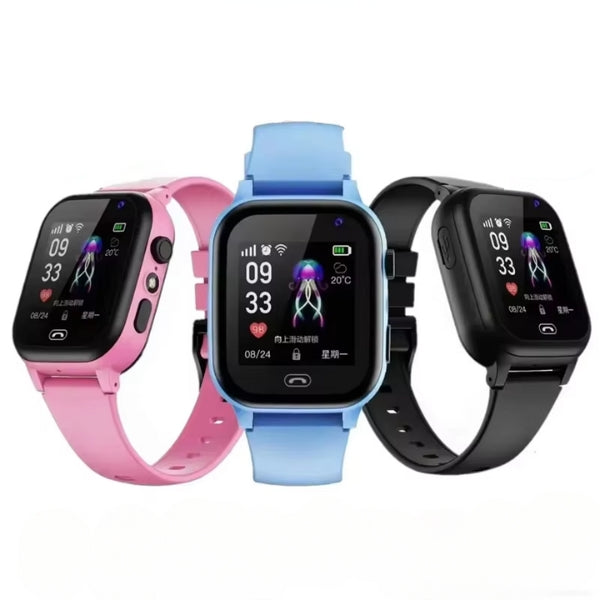 Actief kind dat een rode GPS smartwatch draagt; perfect voor sport en spel met ingebouwde veiligheidsfuncties.