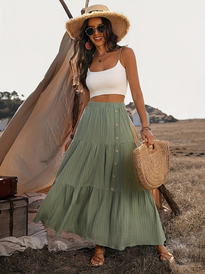Vrouwelijke maxi rok met vloeiende volantlagen, creëert een elegant bohemian silhouet voor elke vrouw.