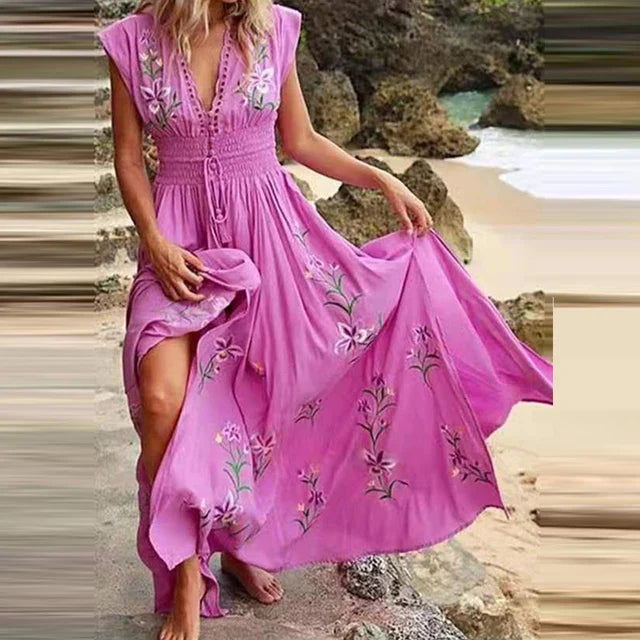 Bohemian maxi zomerjurk voor dames met elegante V-hals en kleurrijke borduursels. Perfect voor strand of vakantie.