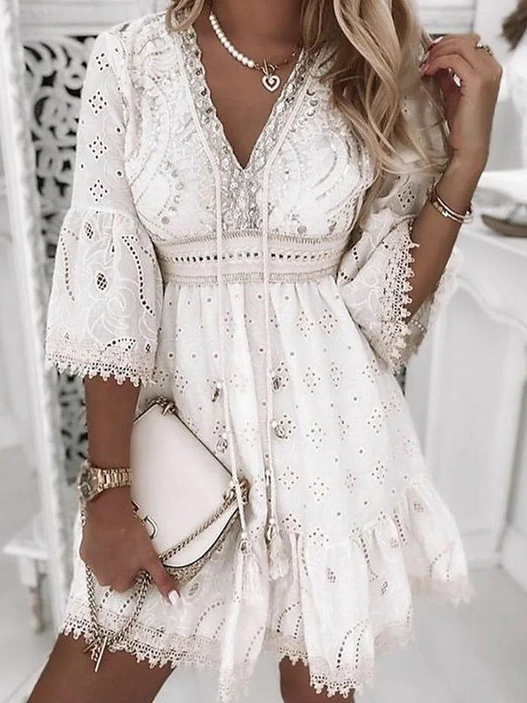 Casual dames zomerjurk met bohemian stijl en luchtige pasvorm. Comfortabel en veelzijdig voor strand of relaxte uitjes.