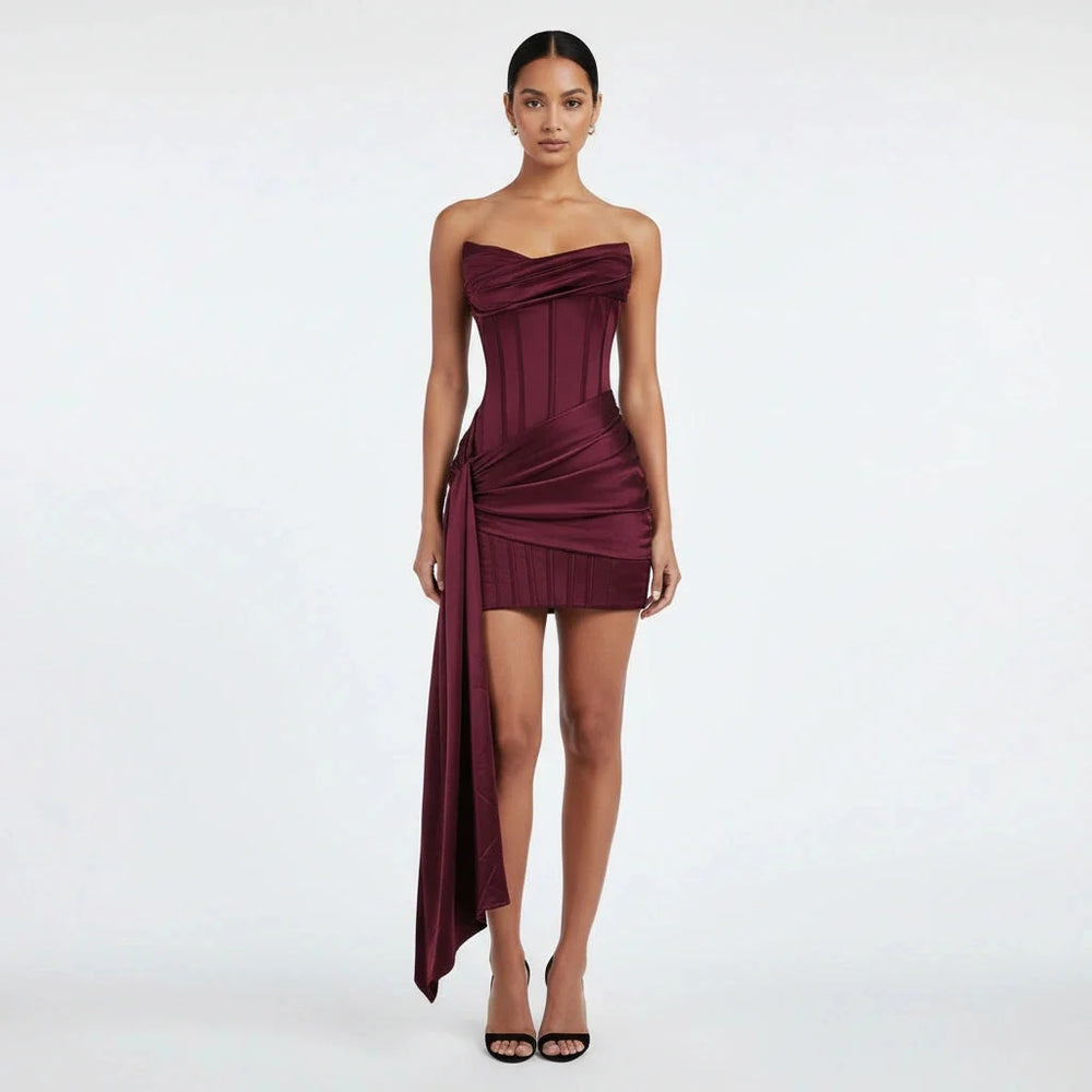 Chique strapless dames feestjurk met gedrapeerd mini rokje en sexy corset, perfect als avondjurk of cocktailjurk.