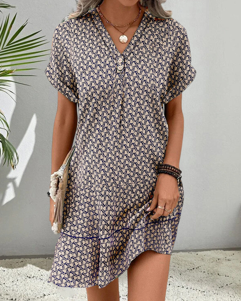 Stijlvolle bruine damesjurk met V-hals en korte mouwen, een casual zomerjurk perfect voor warm weer.
