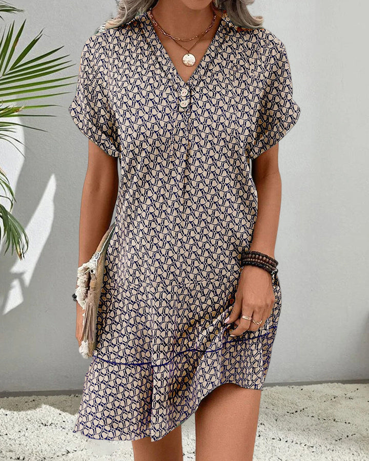 Stijlvolle bruine damesjurk met V-hals en korte mouwen, een casual zomerjurk perfect voor warm weer.