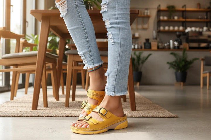 Lichtblauwe orthopedische comfortsandalen Elisa, bieden dames ultiem comfort en voetondersteuning tijdens de zomer.