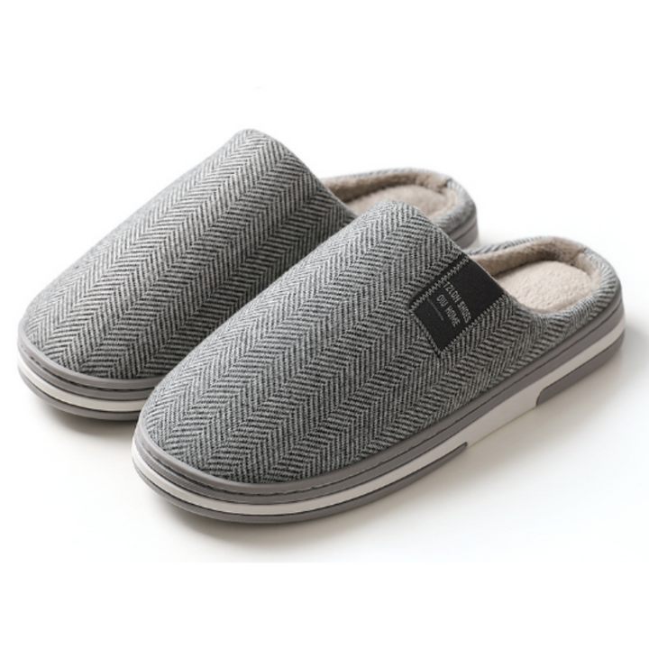 Lichtgrijze unisex lounge slippers met stevige zool en ultiem comfort, perfect als warme huispantoffels voor ontspanning.