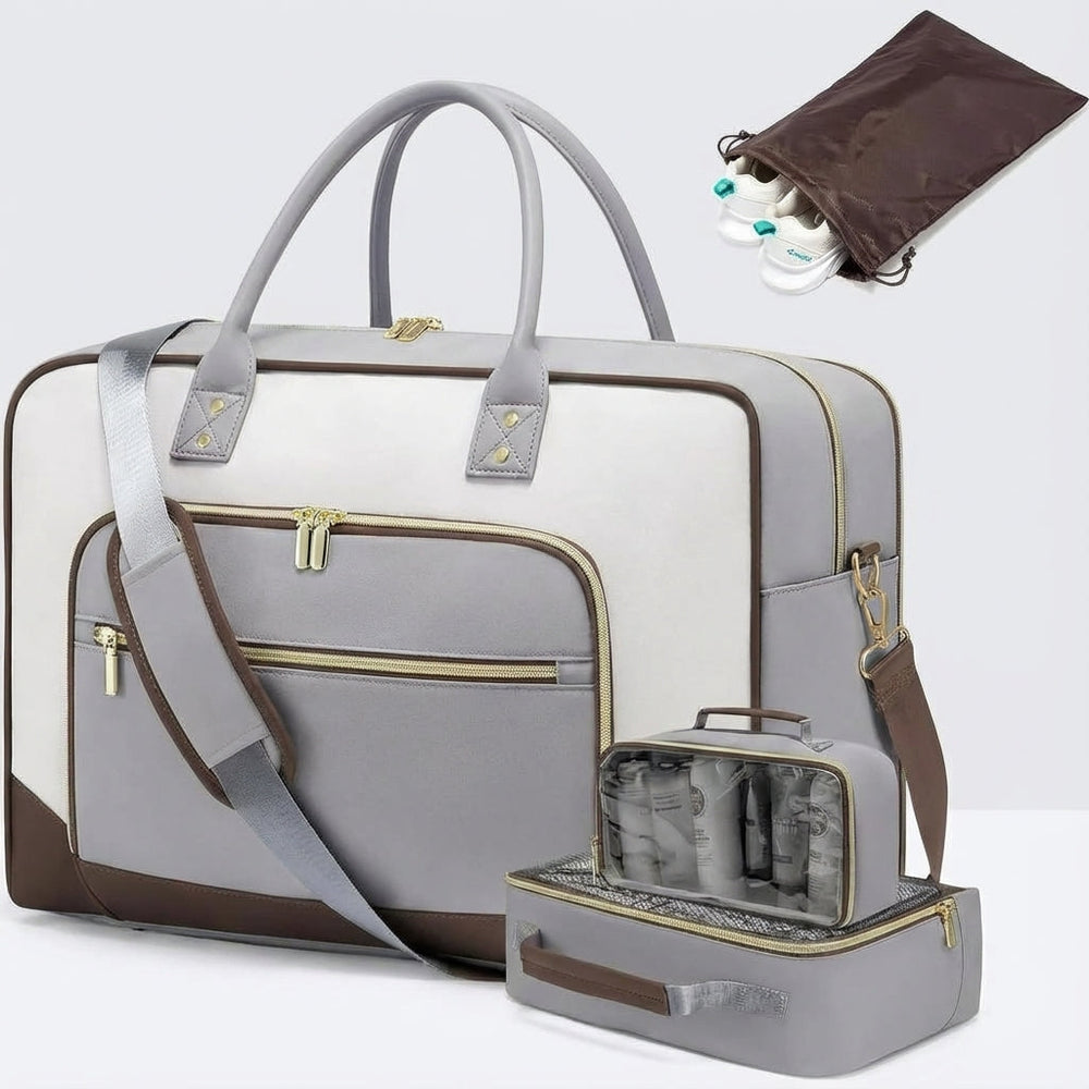 Model draagt CarrySmart duffeltas als handbagage, ideaal voor weekendtrips en georganiseerd reizen.