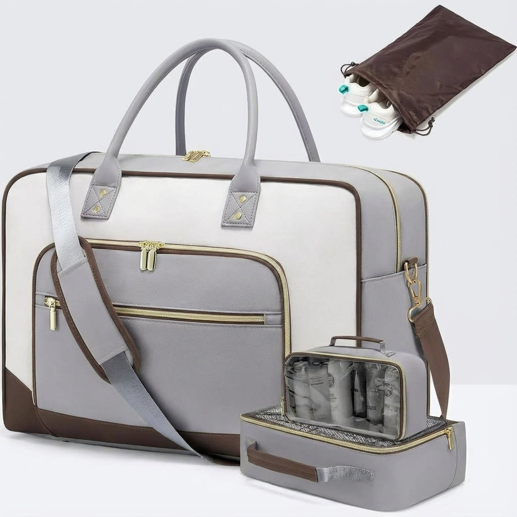 Model draagt CarrySmart duffeltas als handbagage, ideaal voor weekendtrips en georganiseerd reizen.
