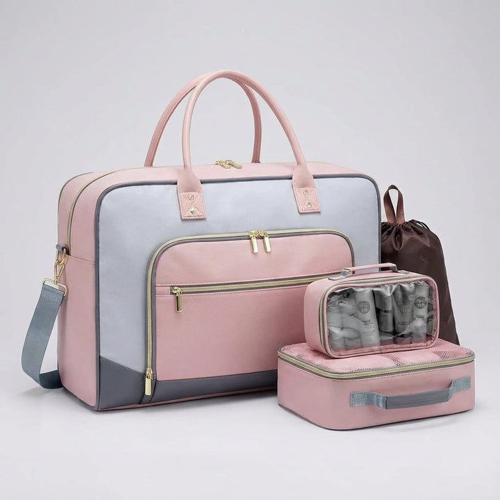 CarrySmart reisset klaarliggend voor vertrek, een must-have organizer voor georganiseerd en stressvrij reizen.