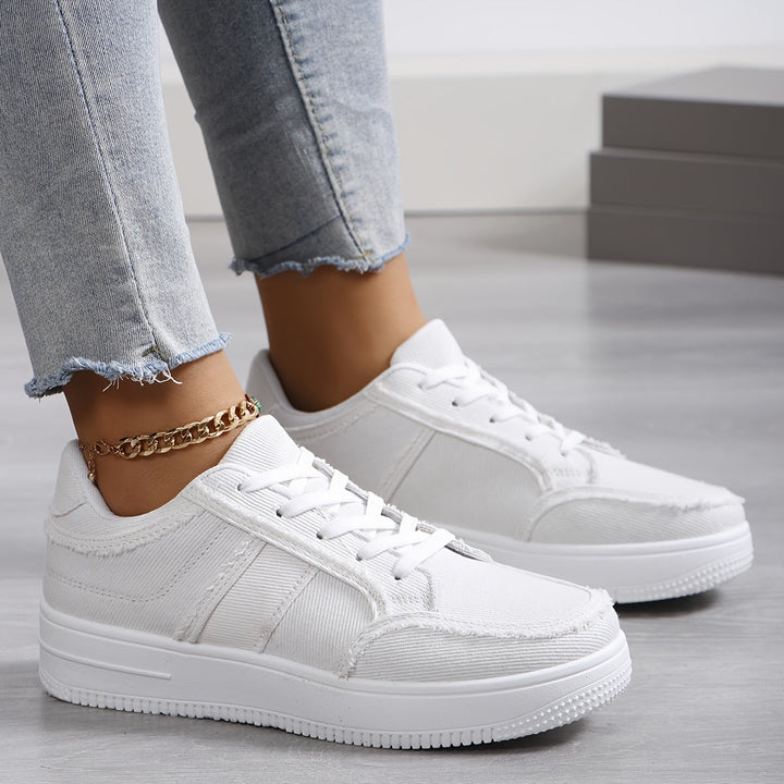 "Casual dames sneakers in diverse kleuren, comfortabel, ademend design ideaal voor dagelijks gebruik."