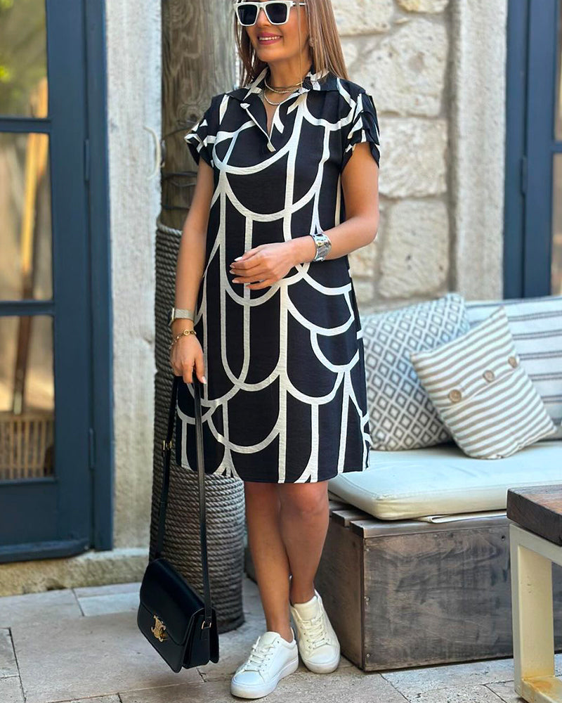 Modieuze dames V-hals zomerjurk, een casual mini jurk met korte mouwen, ideaal voor diverse zomerse gelegenheden.