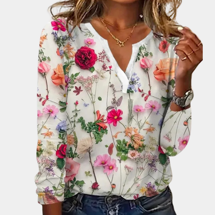 Casual gebloemde damesblouse met levendig bloemmotief, luchtig ontwerp, ideaal voor lente en zomer.