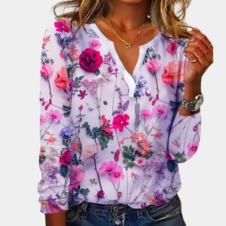 Casual gebloemde damesblouse met levendig bloemmotief, luchtig ontwerp, ideaal voor lente en zomer.