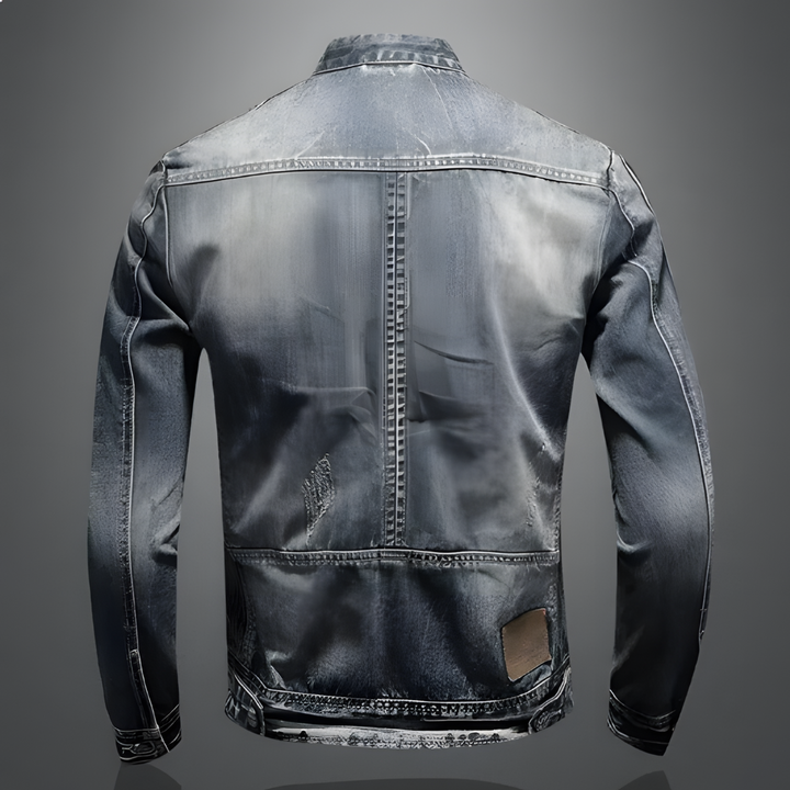 Stijlvol heren spijkerjack in klassiek blauw, een essentiële overgangsjas voor de moderne man.