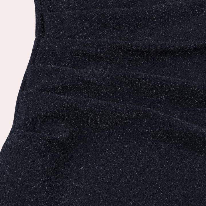 "Champagne kleur glitterjurk met korte mouwen en lange snit, perfect voor elegante zomerse feestjes en gelegenheden."