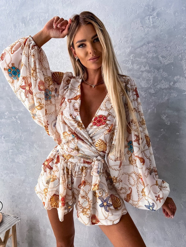 "Chiffon playsuit met tropische print, diepe V-hals, wijde mouwen en elastische taille, ideaal voor zomerse stijl."