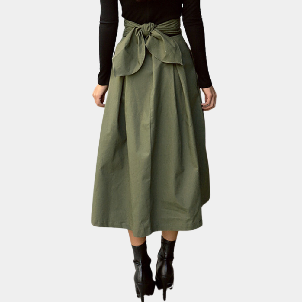 Zwarte chique damesrok met hoge taille. Creëer een professionele kantoorlook of een stijlvolle casual outfit.